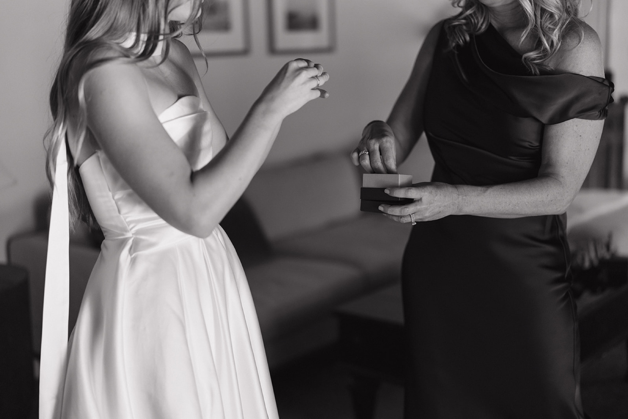 getting ready wedding photo ideas