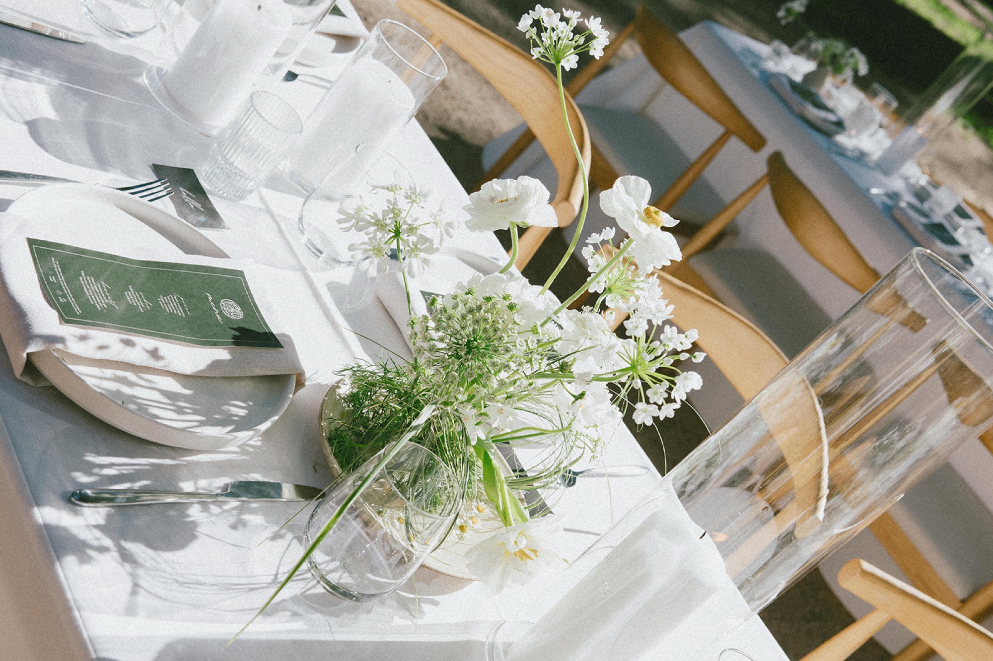 white floral arrangements for wedding